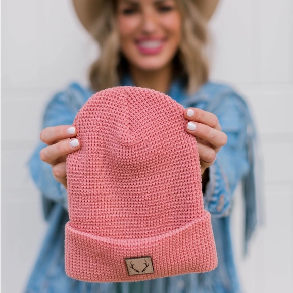 Eva Shockey blush coloured toque. - Picture 5 of 6